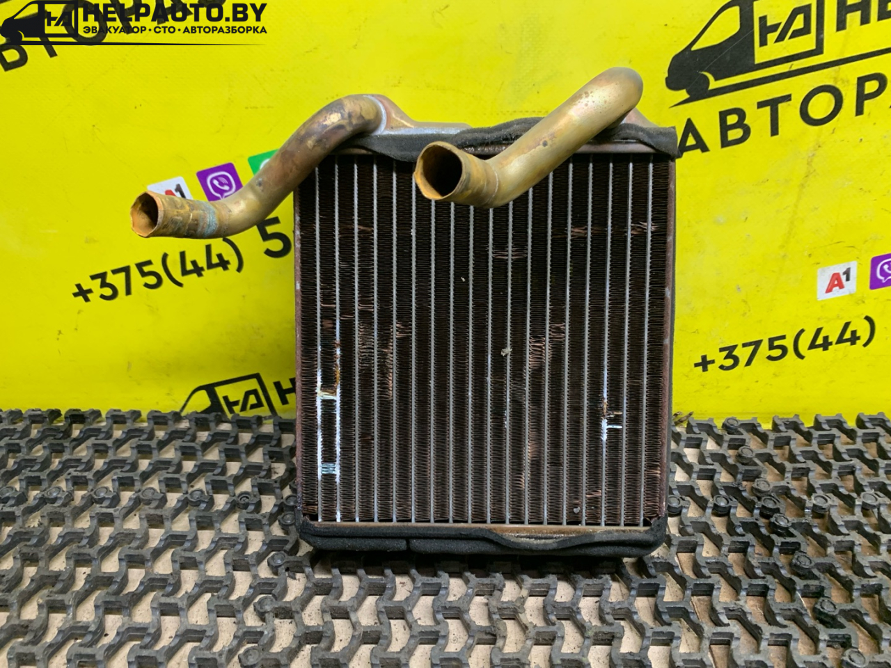 радиатор отопителя (печки) Mitsubishi Lancer 7 поколение 1996, 2.0 л., дизель, МКПП, белый, универсал, передний привод - фото №1