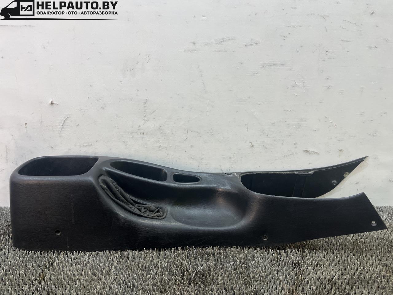 Декоративная накладка центральной консоли Hyundai Coupe RD 1998, 2.0 л., бензин, МКПП, бордовый, купе, передний привод - фото №1