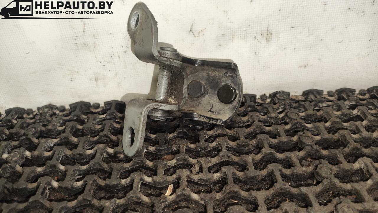 петля двери Toyota Carina E 1 поколение T190 1995, 1.6 л., 4A-FE, бензин, МКПП, зелёный, хетчбэк 5 дв., передний привод - фото №1