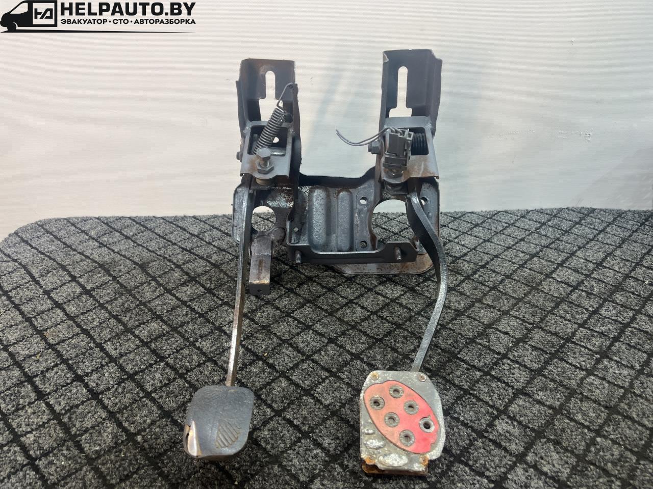 узел педальный (блок педалей) Kia Shuma 1 поколение 1999, 1.5 л., бензин, МКПП, красный, хетчбэк 5 дв., передний привод - фото №1