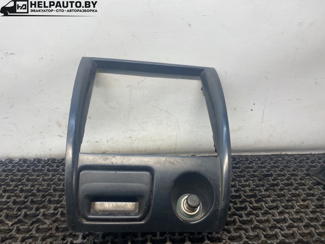 рамка под магнитолу Mazda 626 GF 1997, 2.0 л., дизель, МКПП, зелёный, хетчбэк 5 дв., передний привод - фото №1