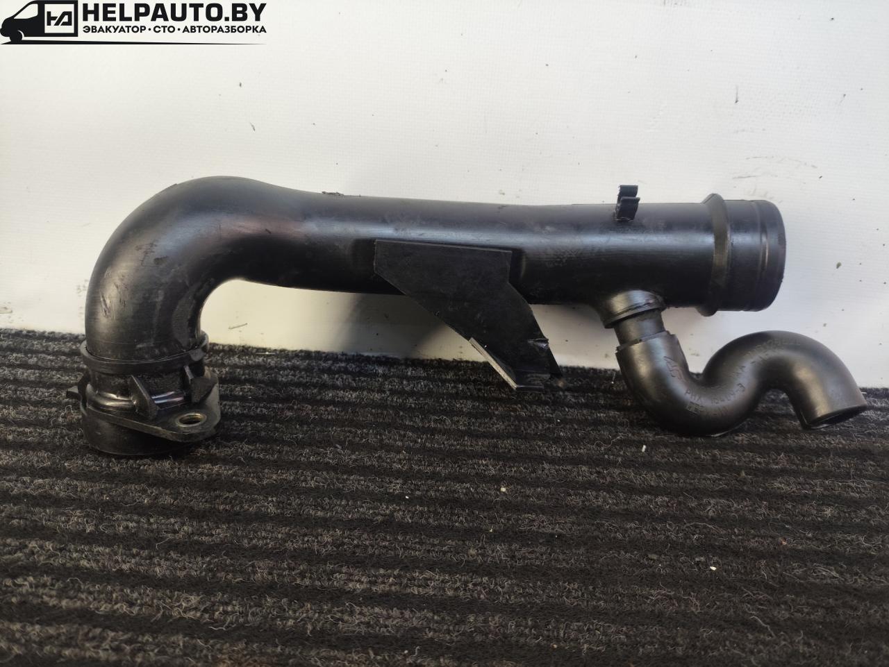 патрубок интеркулера Volkswagen Passat B3 1991, 1.8 л., бензин, МКПП, белый, седан, передний привод, 7M3129654G, 7M3129656G, 7M3129626 - фото №1