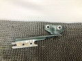 петля капота правая Mazda 626 GF [рестайлинг] GF 1999, 2.0 л., дизель, МКПП, черный, седан, передний привод - фото №2