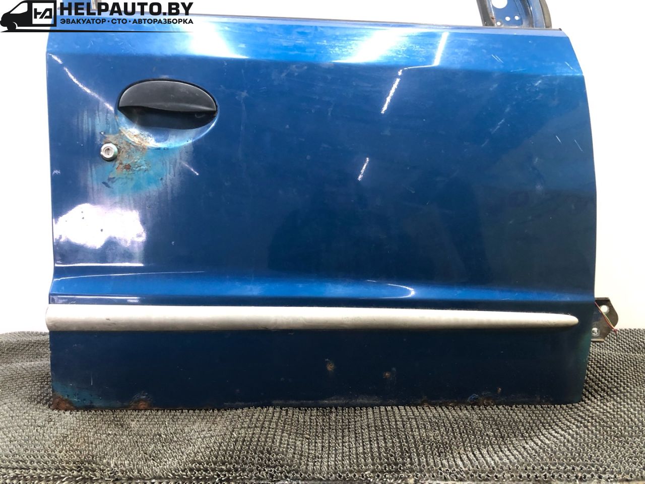 молдинг двери передней правой Hyundai Atos 1 поколение 2000, 1.0 л., бензин, МКПП, синий, хетчбэк 5 дв., передний привод - фото №1