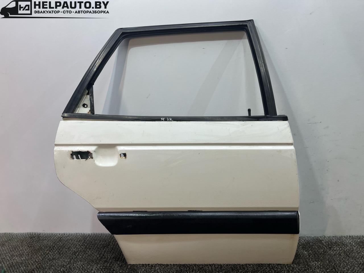 дверь задняя правая Volkswagen Passat B3 1991, 1.8 л., бензин, МКПП, белый, седан, передний привод - фото №1