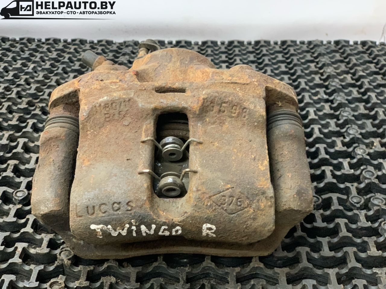 суппорт передний правый Renault Twingo 1 поколение 1998, 1.2 л., бензин, МКПП, зелёный металлик, хетчбэк 3 дв. - фото №1