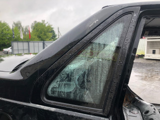 стекло кузовное боковое правое Volvo S70 1 поколение 2000, 2.5 л., D 5252 T, дизель, МКПП, черный, седан, передний привод