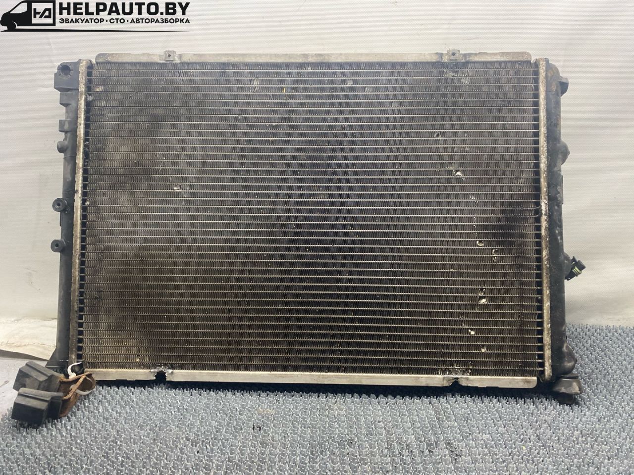 радиатор (основной) Renault Scenic 1 поколение 1998, 1.6 л., бензин, МКПП, синий, передний привод - фото №1