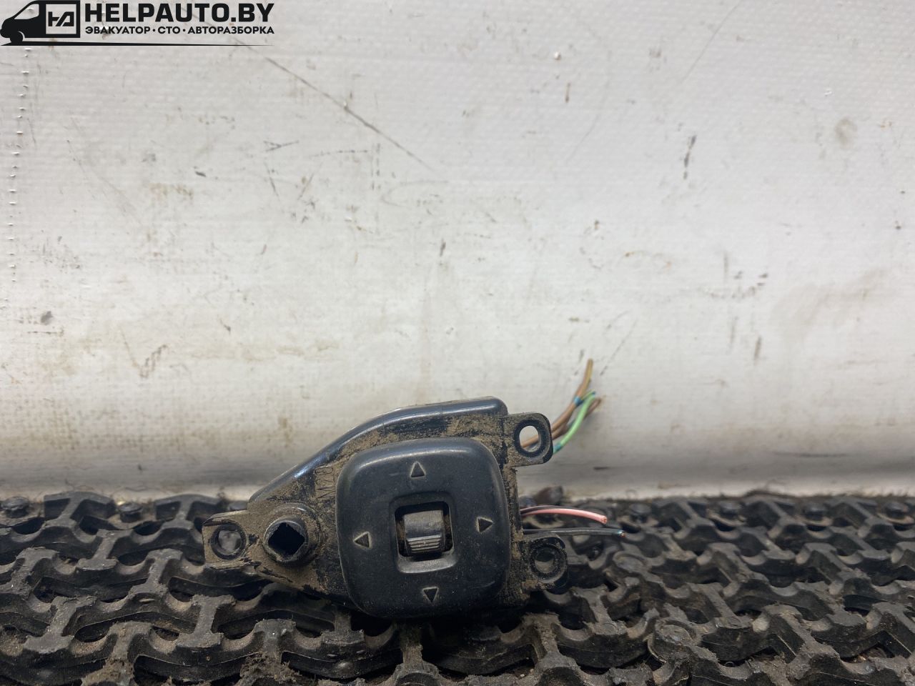 джойстик регулировки зеркал Mazda 626 GF 1997, 2.0 л., дизель, МКПП, зелёный, хетчбэк 5 дв., передний привод - фото №1
