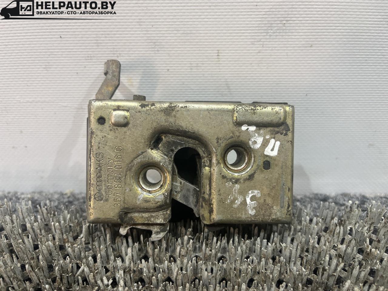 замок двери передней правой Volkswagen Passat B3 1991, 1.8 л., бензин, МКПП, белый, седан, передний привод, 357837016G - фото №1