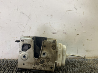 замок двери передней правой Audi A4 B5 1999, 1.8 л., бензин, АКПП, черный, универсал, передний привод