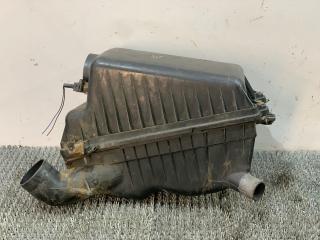 корпус воздушного фильтра Kia Shuma 1 поколение 1999, 1.5 л., бензин, МКПП, красный, хетчбэк 5 дв., передний привод