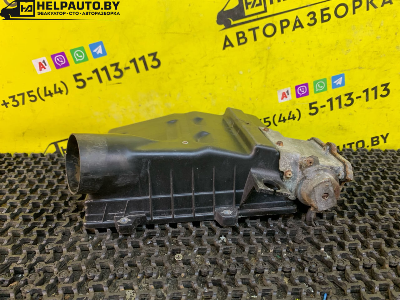 корпус воздушного фильтра Mazda 626 3 поколение GD (1987 - 1992), 2.0 л., бензин, МКПП, желтый, седан, передний привод - фото №1