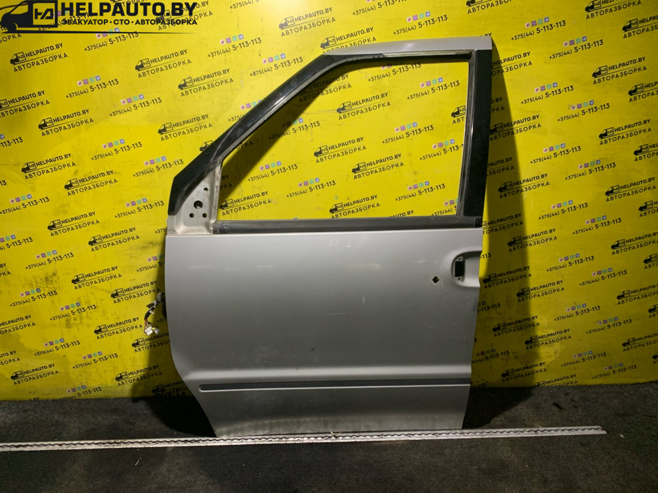 дверь передняя левая Nissan Serena C23 1992, 2.0 л., дизель, МКПП, серебро, минивэн, передний привод - фото №1