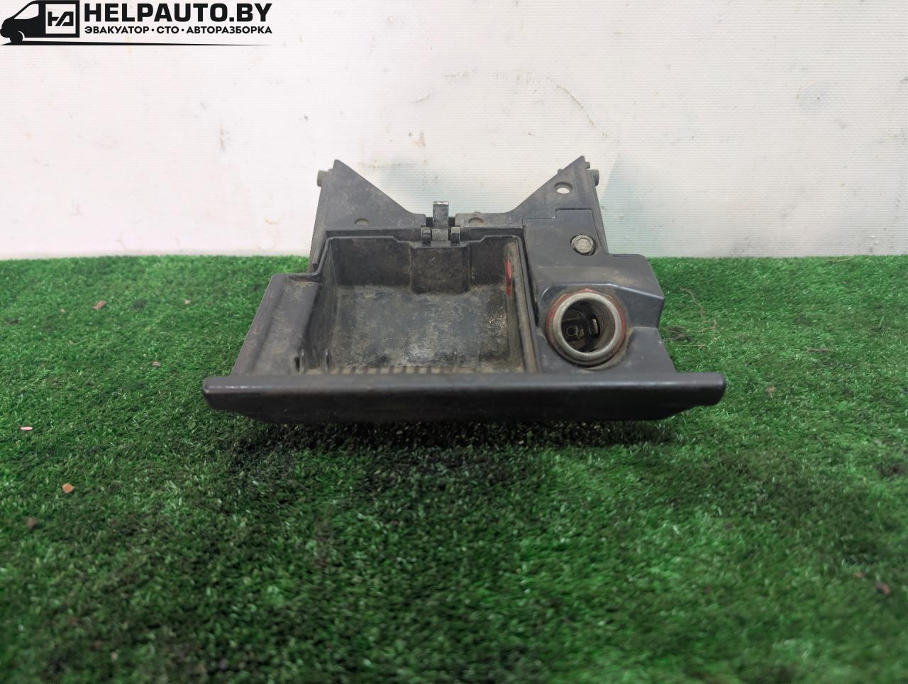 пепельница Audi 80 B3 1990, 1.6 л., PP, бензин, МКПП, оранжевый, седан, передний привод, 893857961 - фото №1