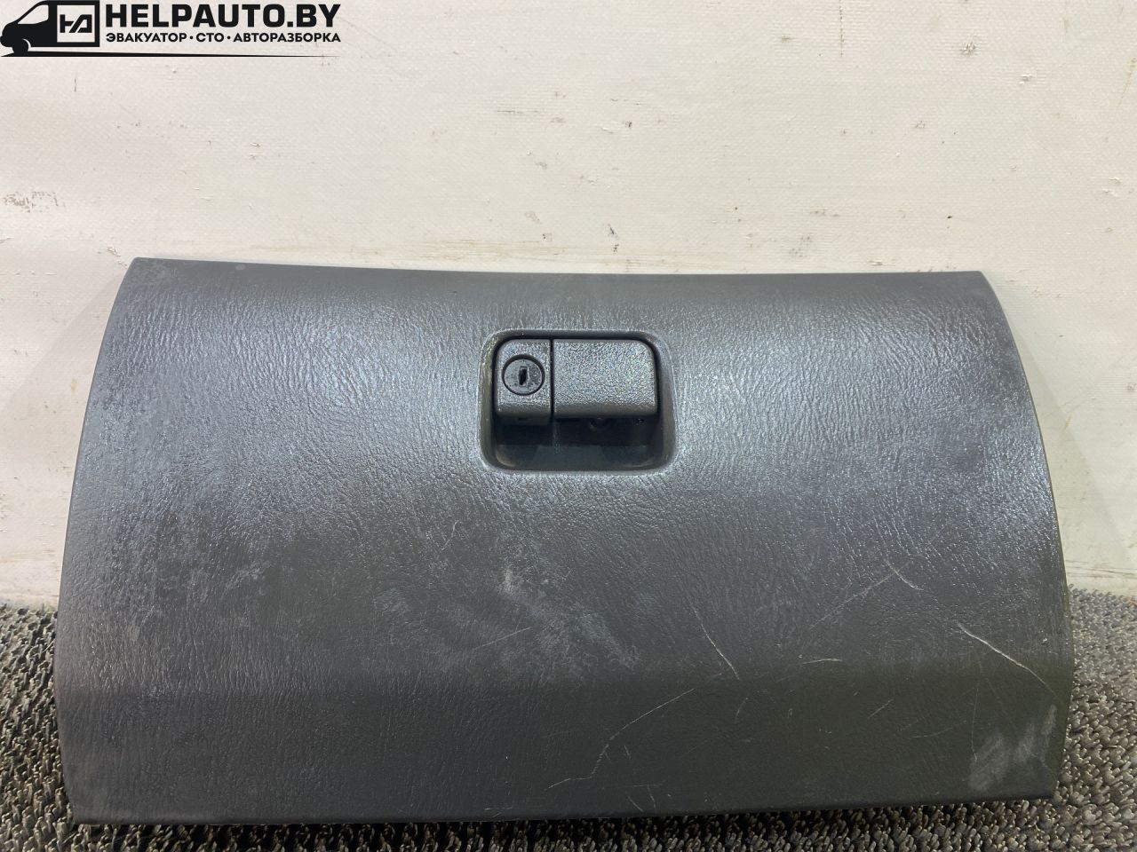 бардачок Mazda 626 GF 1997, 2.0 л., дизель, МКПП, зелёный, хетчбэк 5 дв., передний привод - фото №1