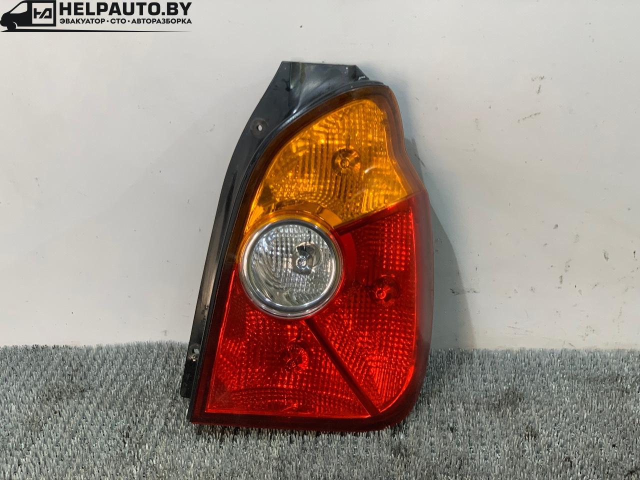 фонарь задний правый Hyundai Terracan 1 поколение 2003, 2.5 л., D4BH, дизель, АКПП, серебристый, внедорожник 5 дв., полный подключаемый привод - фото №1