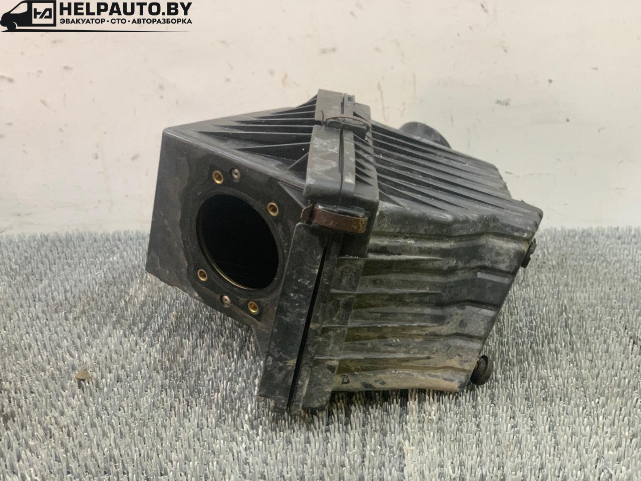 корпус воздушного фильтра Nissan Primera P11 1998, 2.0 л., SR20DE, бензин, 5МКПП, серебристый, седан, передний привод - фото №1