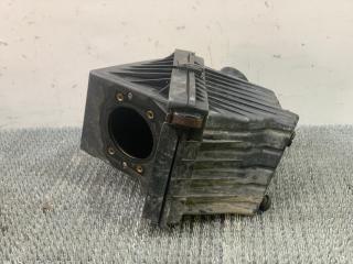 корпус воздушного фильтра Nissan Primera P11 1998, 2.0 л., SR20DE, бензин, 5МКПП, серебристый, седан, передний привод