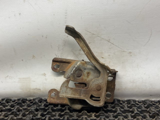 замок капота Suzuki Baleno 1 поколение 1998, 1.3 л., i, G13BB, бензин, МКПП, серебристый, седан, передний привод