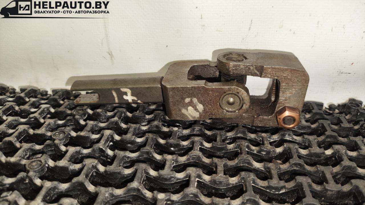 рулевой карданчик Volkswagen Golf 3 поколение 1995, 1.9 л., AEY, дизель, МКПП, белый, универсал, передний привод - фото №1