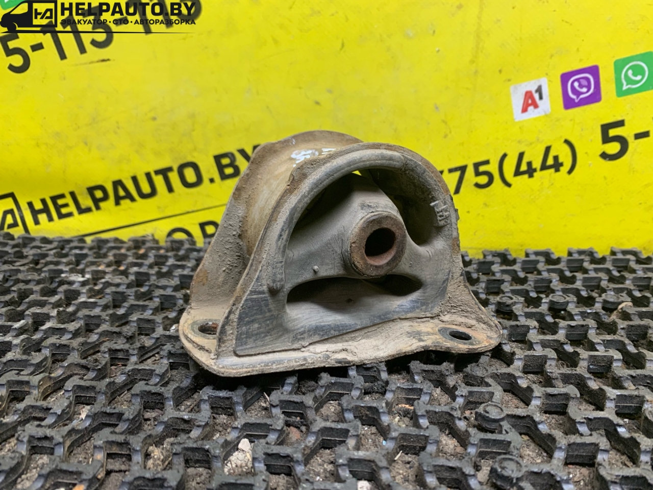 подушка крепления КПП Rover 400 Series 2 поколение 1999, 1.4 л., 14 K4F, бензин, МКПП, зеленый, хетчбэк 5 дв., передний привод - фото №1
