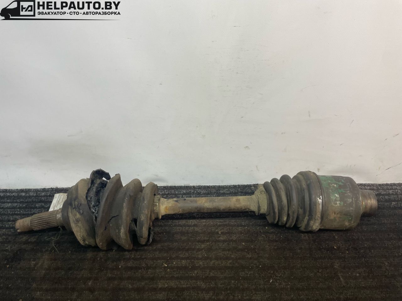 полуось передняя левая (приводной вал, ШРУС) Mazda 626 3 поколение 1990, 2.0 л., бензин - фото №1