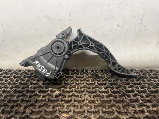 педаль Ford Fusion 1 поколение [рестайлинг] 2009, 1.4 л., FXJA, бензин, 5МКПП, серебристый, хетчбэк 5 дв., передний привод, 6PV008567-00, 2S61-9F836-AA