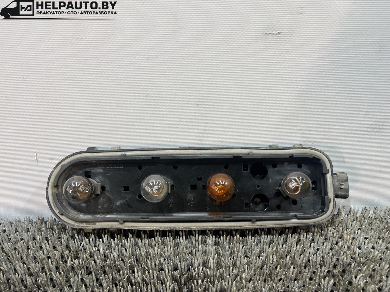 панель заднего правого фонаря Opel Sintra 1 поколение 1999, 2.2 л., X 22 XE, бензин, 5МКПП, зеленый, минивэн - фото №1