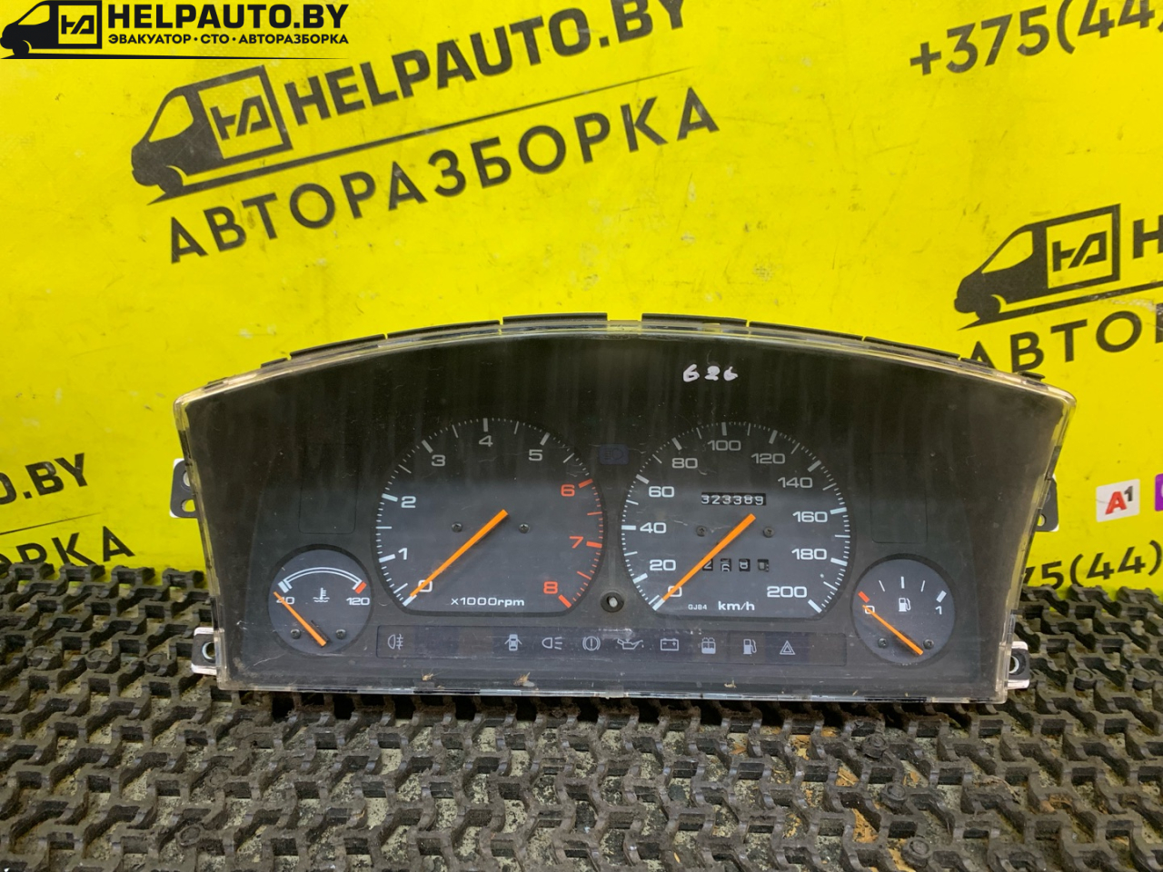 щиток приборов (приборная панель) Mazda 626 3 поколение GD (1987 - 1992), 2.0 л., бензин, МКПП, желтый, седан, передний привод - фото №1