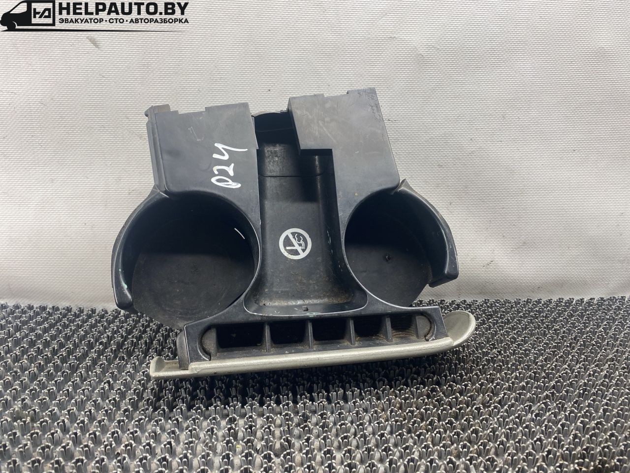 подстаканник Plymouth Voyager 3 поколение 1998, 2.4 л., бензин, АКПП, зелёный, минивэн, передний привод - фото №1