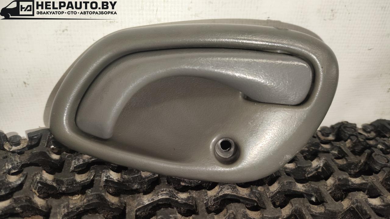 ручка внутренняя задняя левая Suzuki Baleno 1 поколение 2002, 1.5 л., бензин, МКПП, чёрный, седан - фото №1