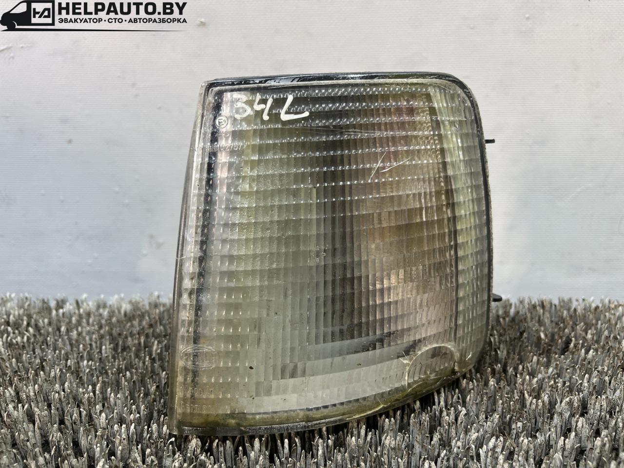 поворотник левый Volkswagen Passat B3 1991, 1.8 л., бензин, МКПП, белый, седан, передний привод, 357953049A - фото №1