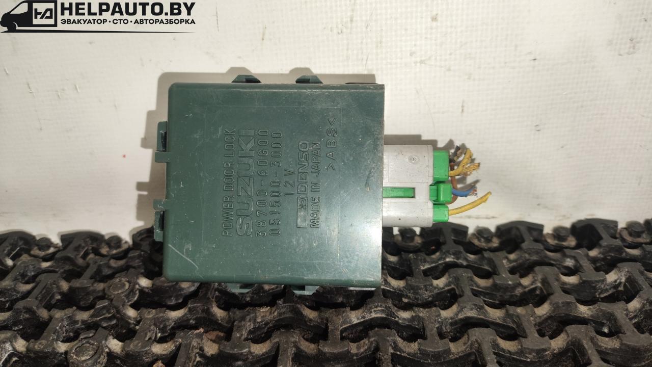 блок управления центральным замком Suzuki Baleno 1 поколение 2002, 1.5 л., бензин, МКПП, чёрный, седан - фото №1