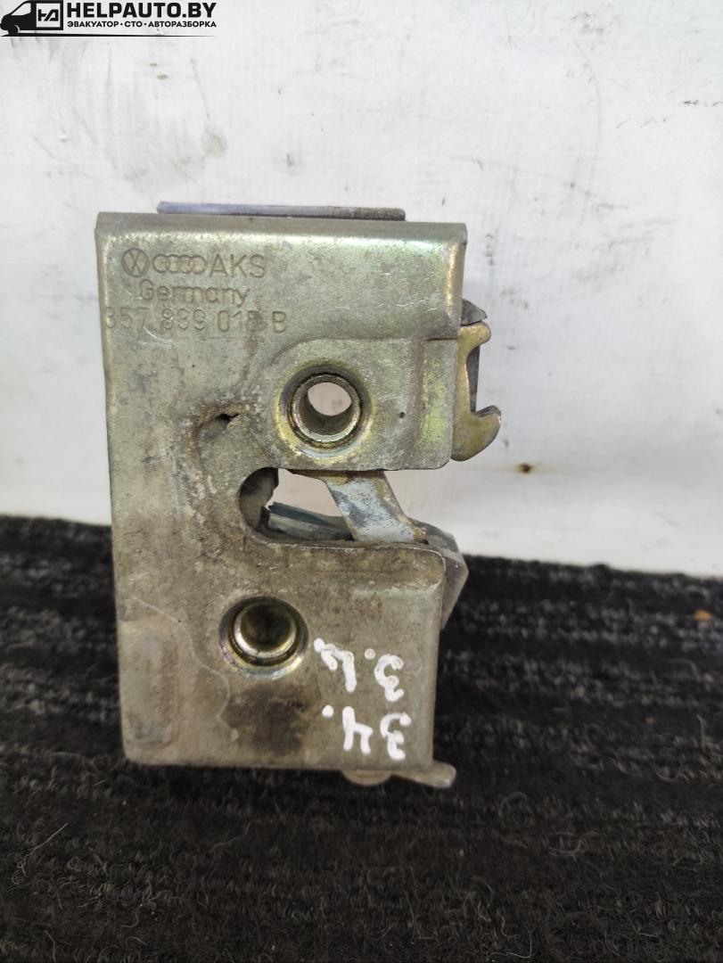 замок двери задней левой Volkswagen Passat B3 1991, 1.8 л., бензин, МКПП, белый, седан, передний привод, 357839015B - фото №1