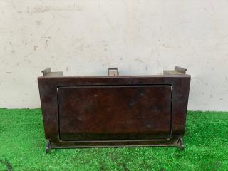 пепельница Mercedes-Benz C-Класс W202/S202 1995, 1.8 л., бензин, 5МКПП, красный, седан, задний привод