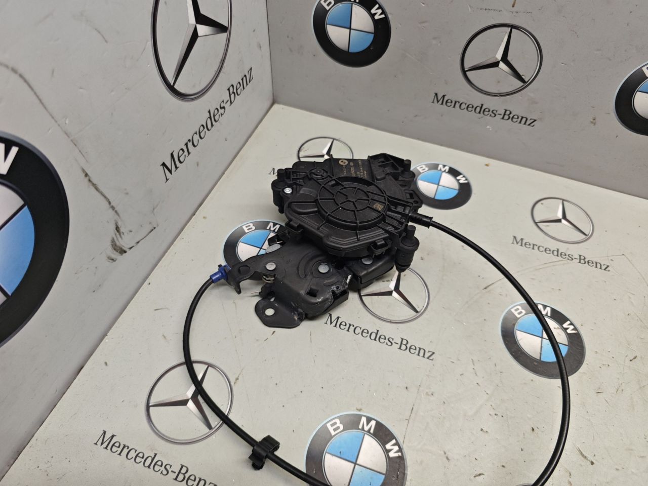 замок багажника BMW XM G09 2023, 4.4 л., бензин, c5y, полный привод, 4A2D973, 9451747 - фото №1