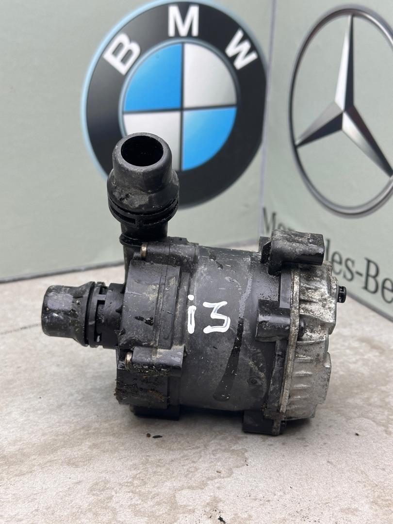 помпа BMW i3 L01 2015, 1.3 л., бензин, электро, 8600285 - фото №1