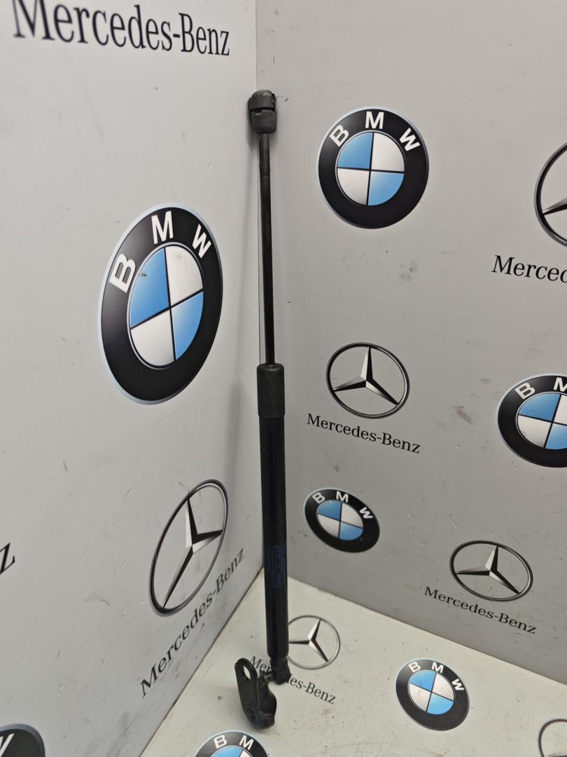 амортизатор крышки багажника (3-5 двери) BMW 2 серия Active Tourer F45 2014, 1.5 л., B38 A15 A, бензин, 7300791 - фото №1