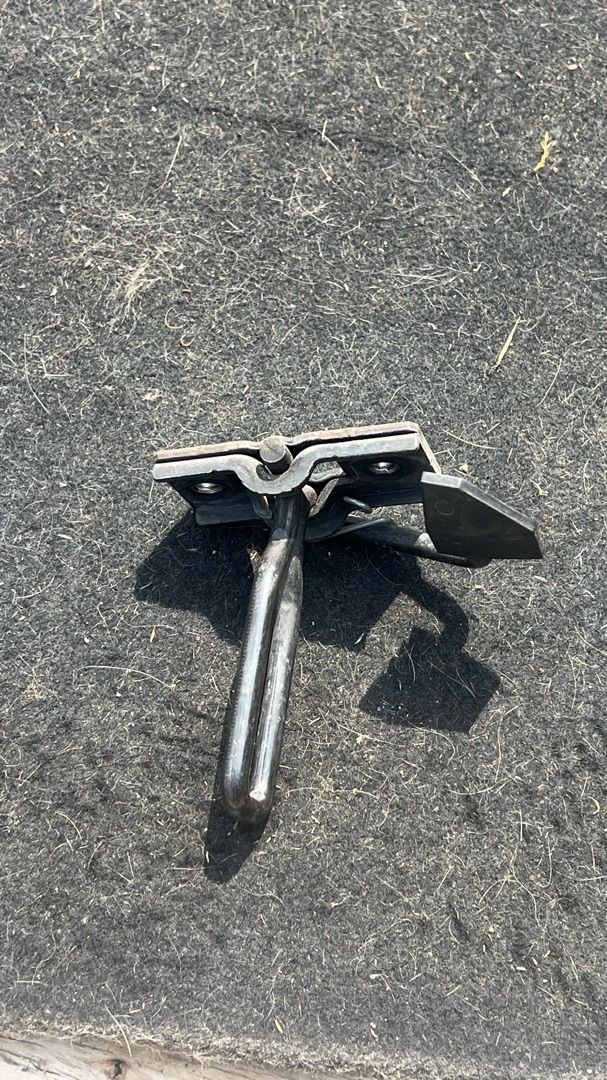 замок капота BMW i3 L01 2015, 1.3 л., бензин, электро, 7314888 - фото №1