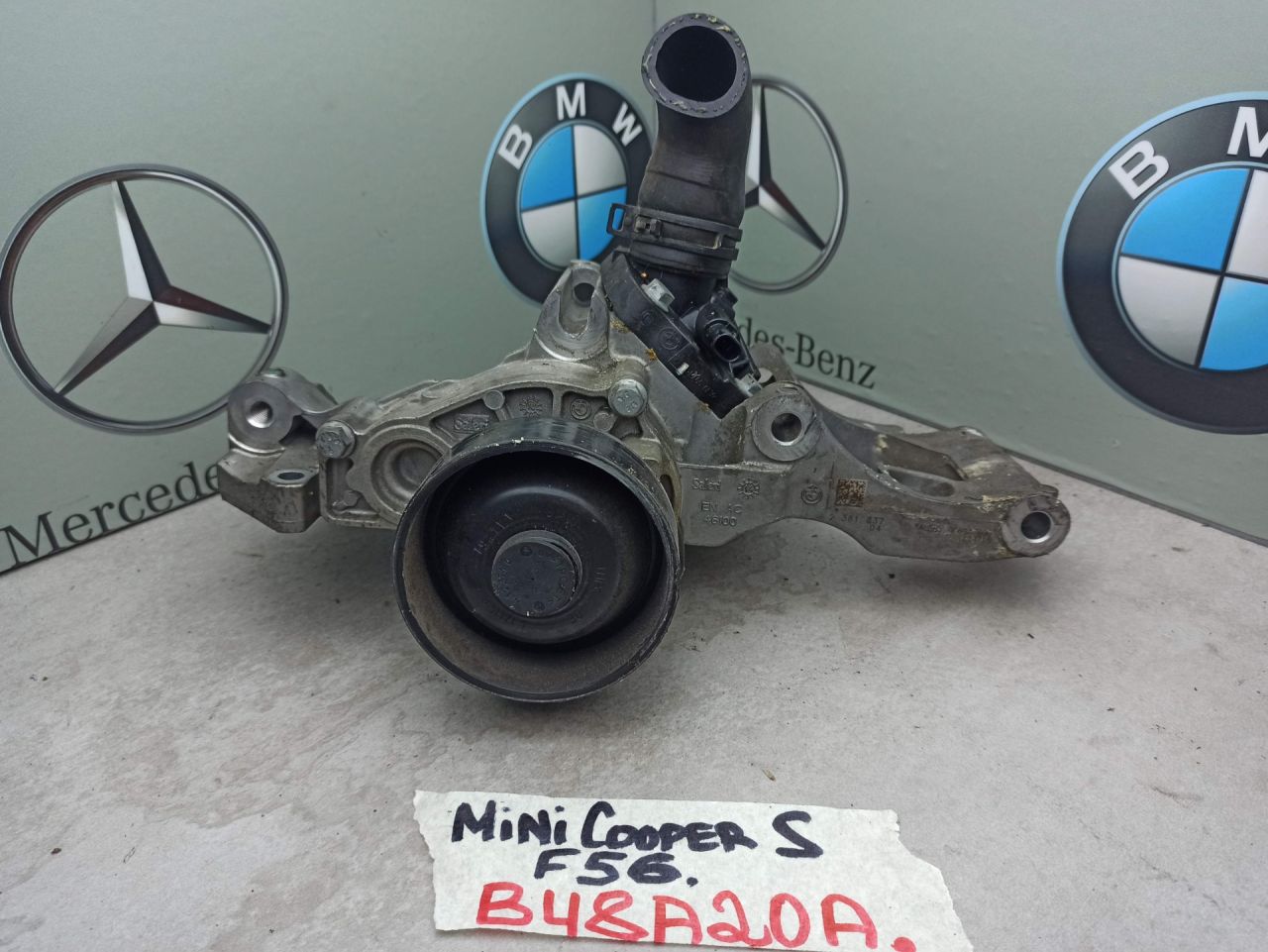 помпа Mini Cooper S 3 поколение F56 (2013 - 2018), 2.0 л., B48 A20 A, бензин, 2381337 - фото №1