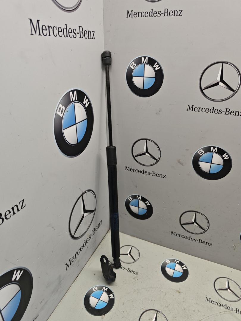 амортизатор крышки багажника (3-5 двери) BMW 2 серия Active Tourer F45 2014, 1.5 л., B38 A15 A, бензин, 7300791 - фото №1