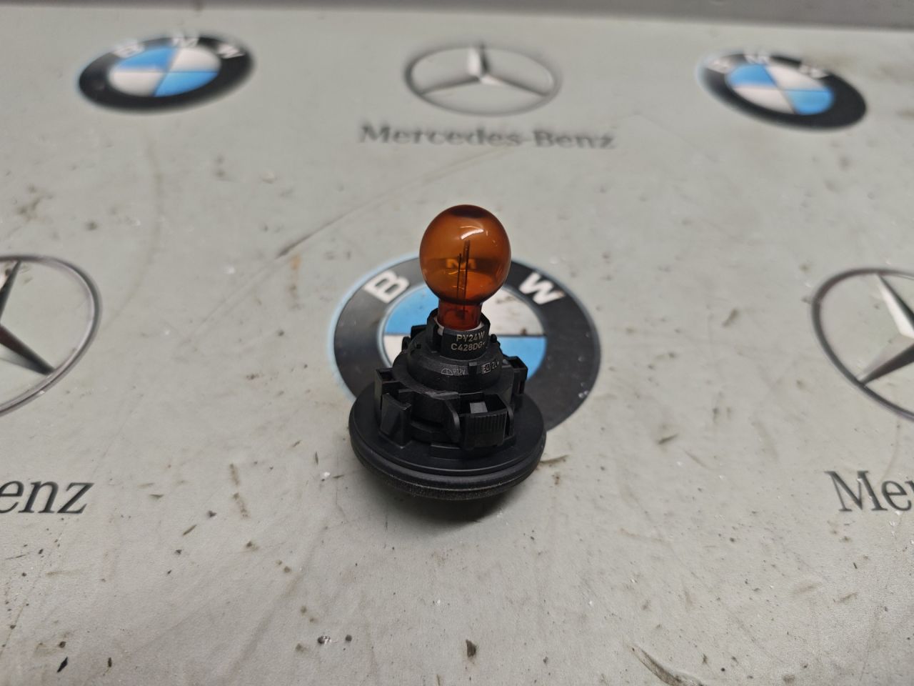лампочка BMW X5 F15 2015, 3.0 л., дизель, PY24W - фото №1