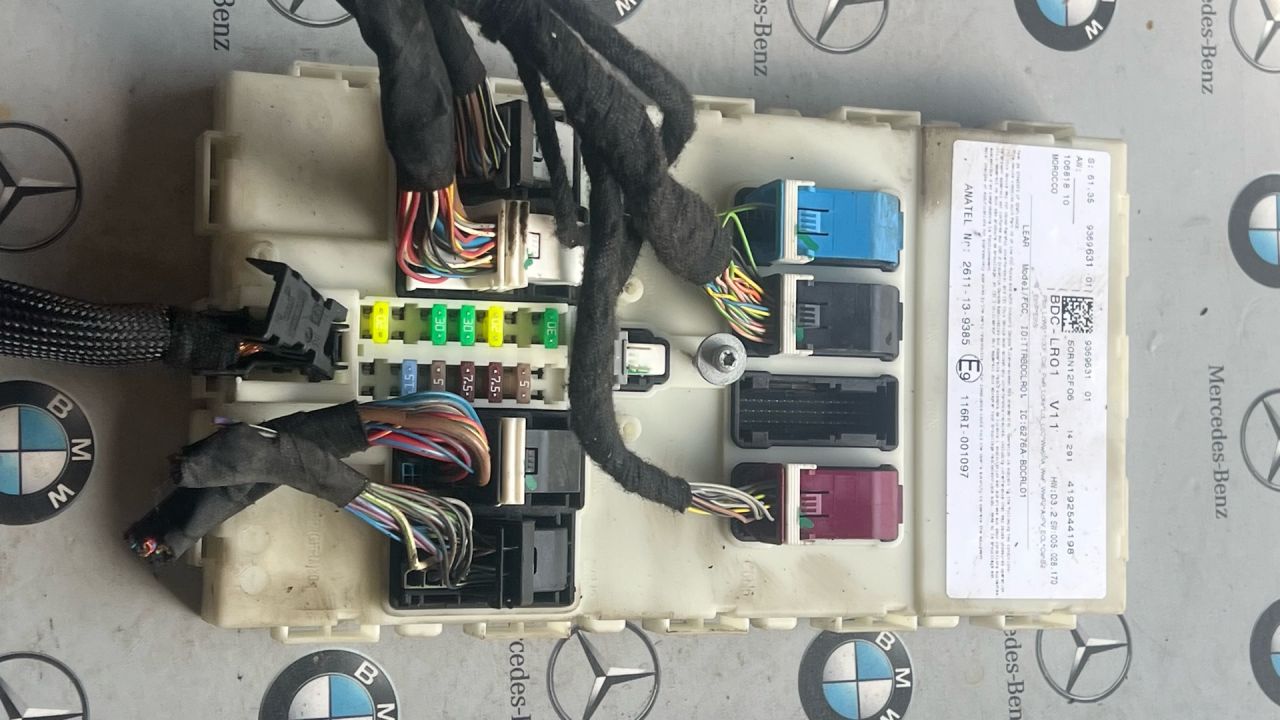 блок предохранителей BMW i3 L01 2015, 9369631 - фото №1