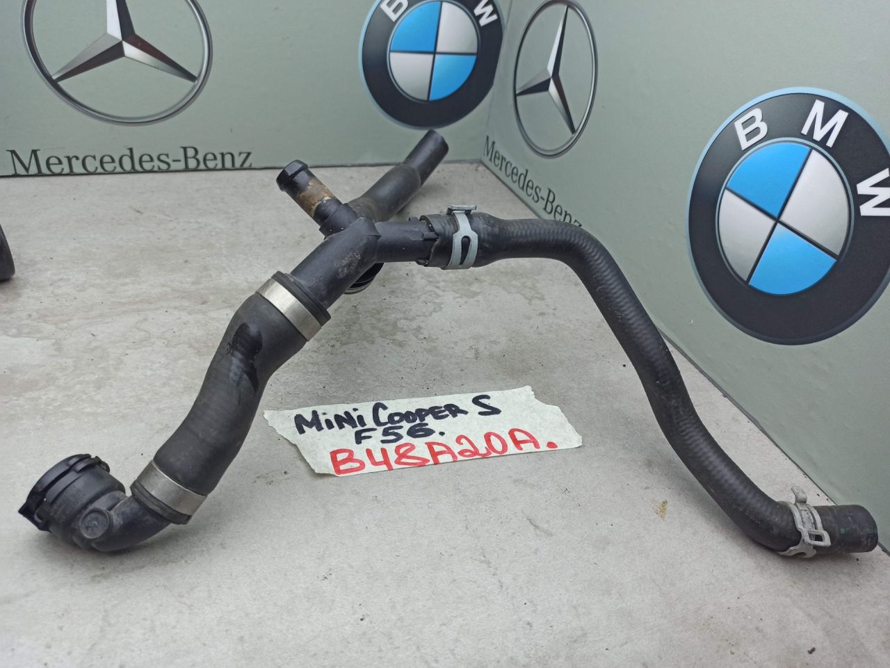 патрубок радиатора Mini Cooper S 3 поколение F56 (2013 - 2018), 2.0 л., B48 A20 A, бензин, 7617377 - фото №1