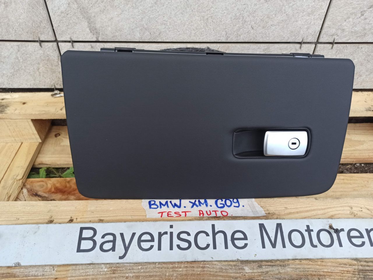 бардачок BMW XM G09 2023, 4.4 л., бензин, электро, c5y, 9399476, 6991104, 3398130 - фото №1