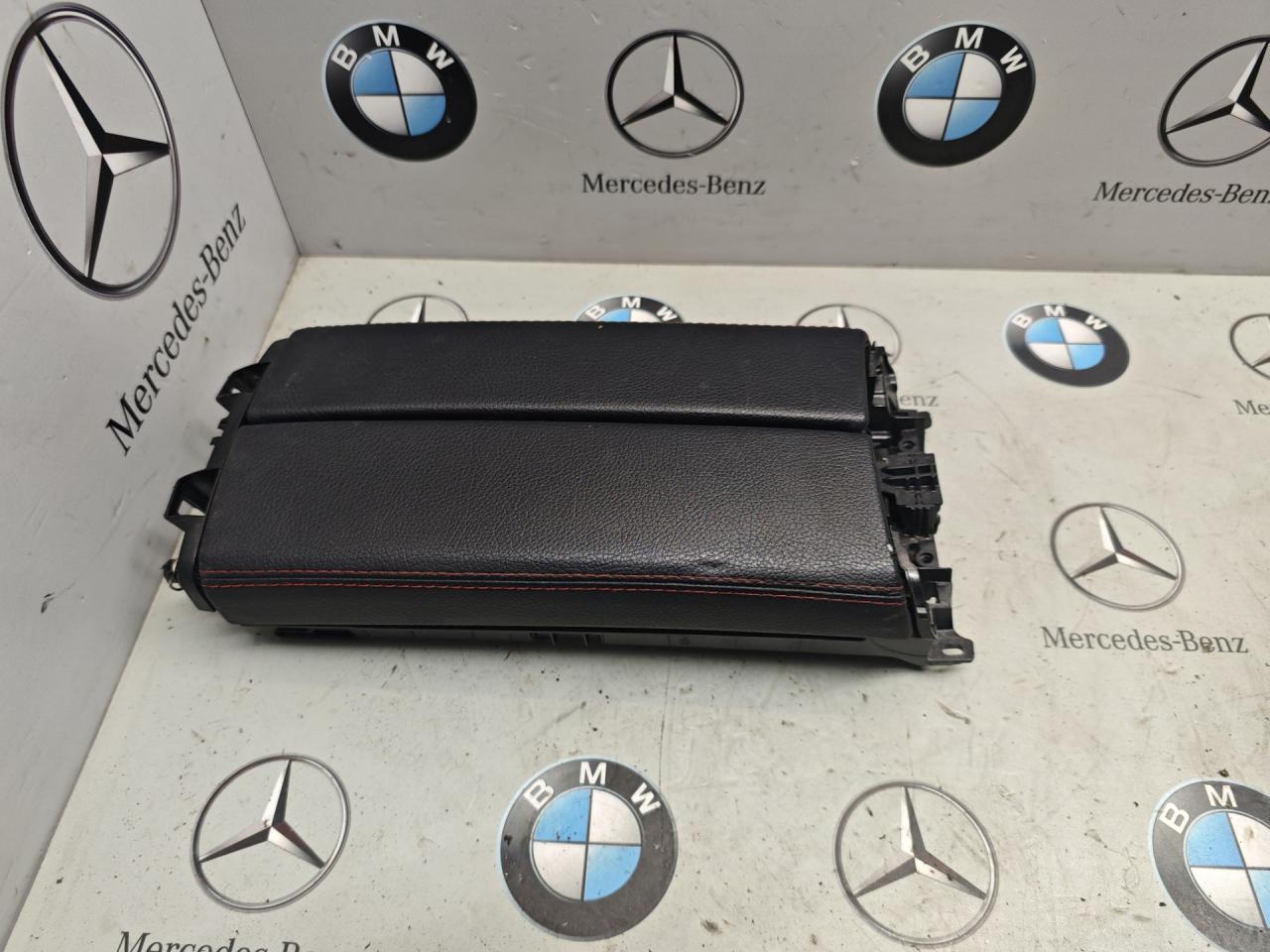 подлокотник Mercedes-Benz GLB-Класс 1 поколение 2022, бензин, задний привод - фото №1