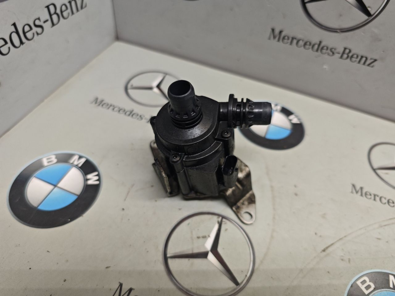 насос антифриза дополнительный BMW X5 F15 2015, 3.0 л., дизель, 8512235 - фото №1