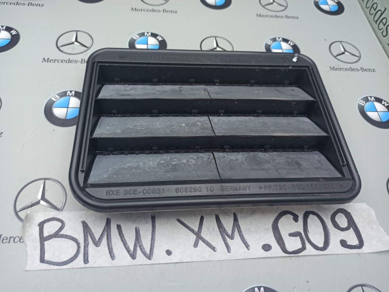 решетка вентиляции багажника BMW XM G09 2023, 4.4 л., бензин, электро, c5y, 9176945 - фото №1