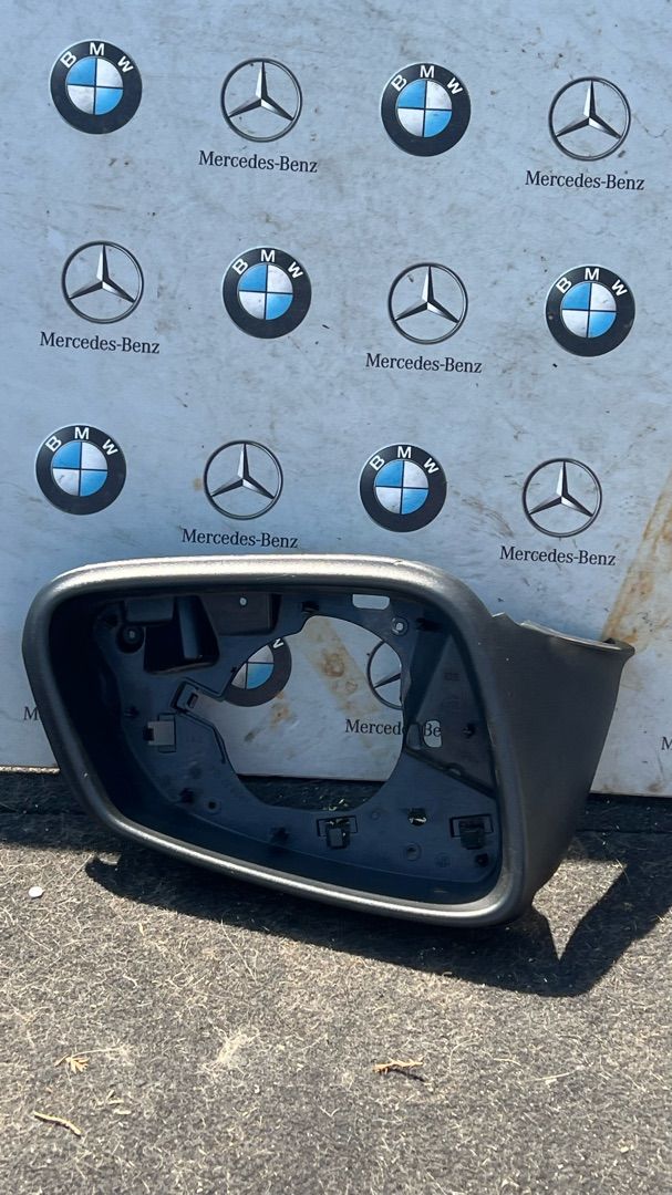 рамка зеркала правого BMW 2 серия Active Tourer F45 2015, 2.0 л., бензин - фото №1